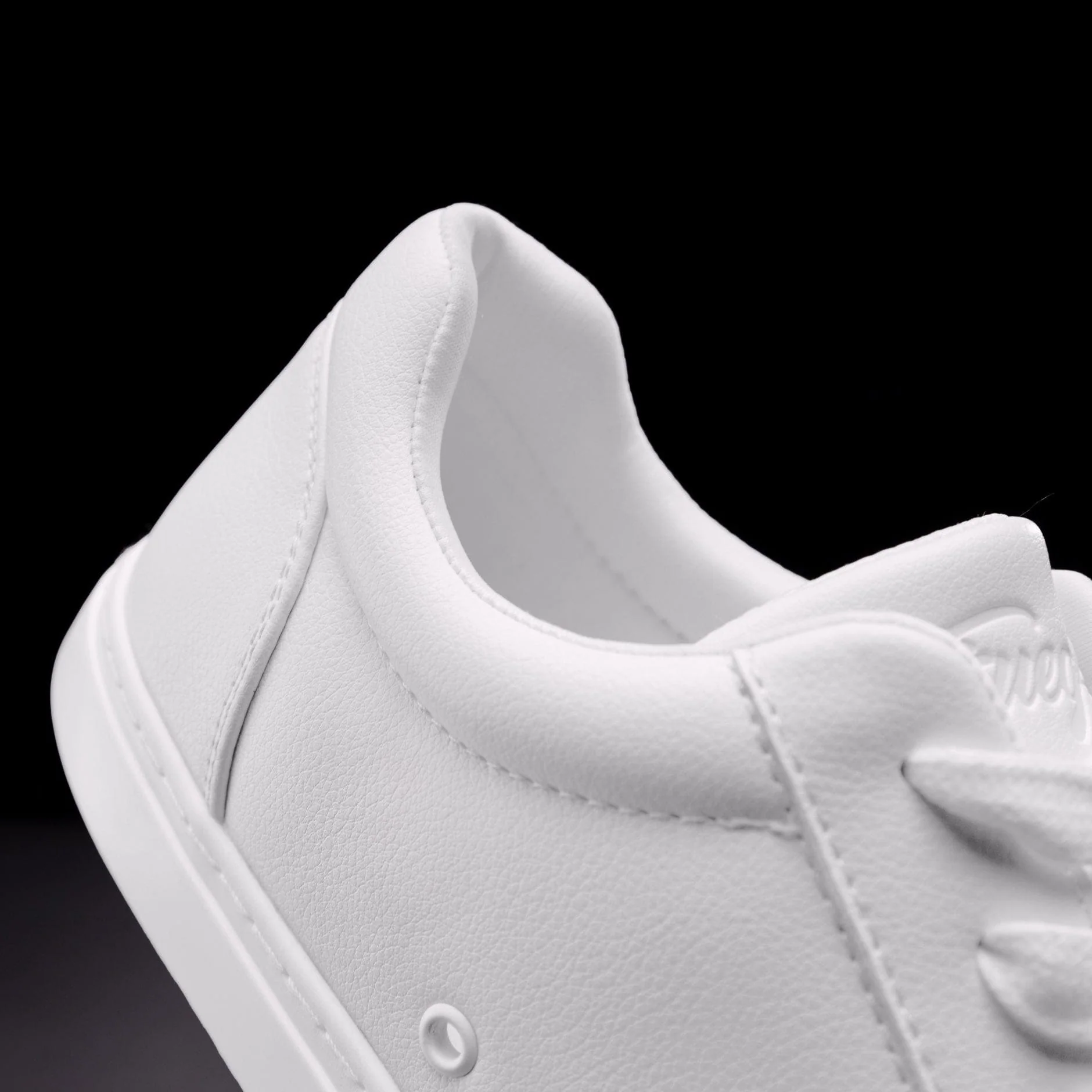 Fuego - Low-top | White (In-Store) - Image 11